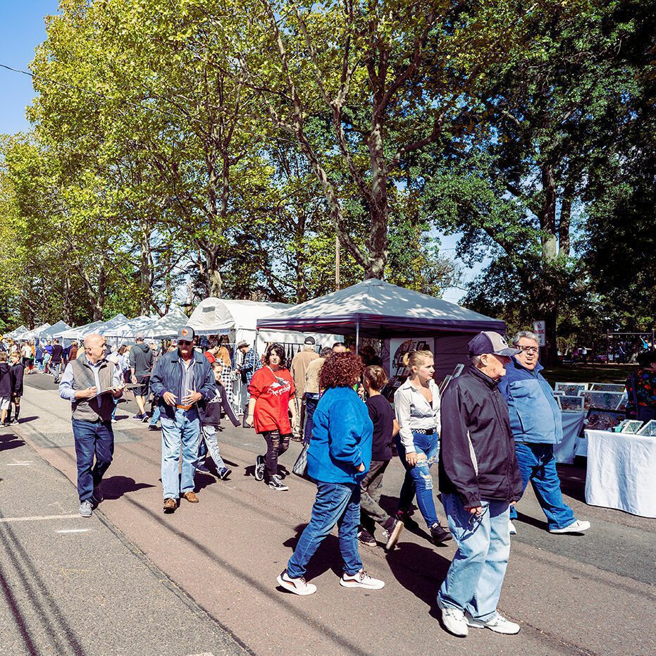 The crowd at art jam